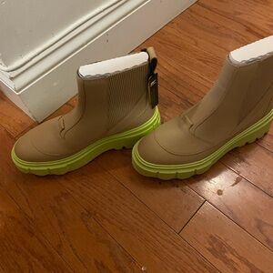 Sorel Boots - Tan and Green Ankle Boots winter boots